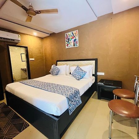 Namanbagh Hotel Алвар Екстериор снимка