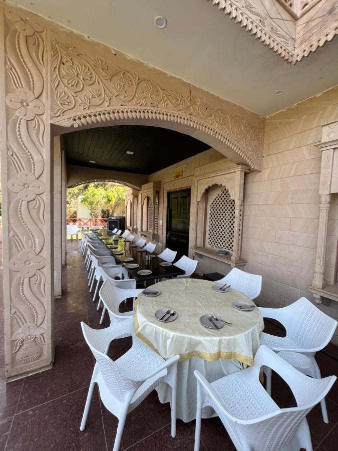 Namanbagh Hotel Алвар Екстериор снимка