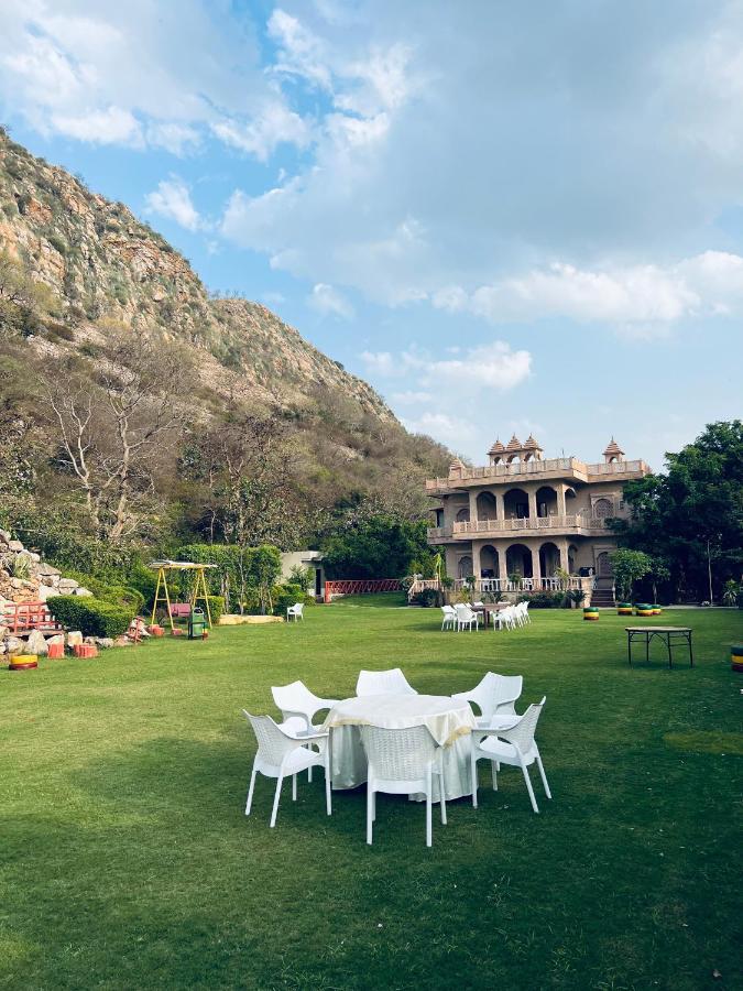 Namanbagh Hotel Алвар Екстериор снимка