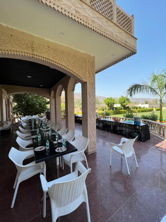 Namanbagh Hotel Алвар Екстериор снимка